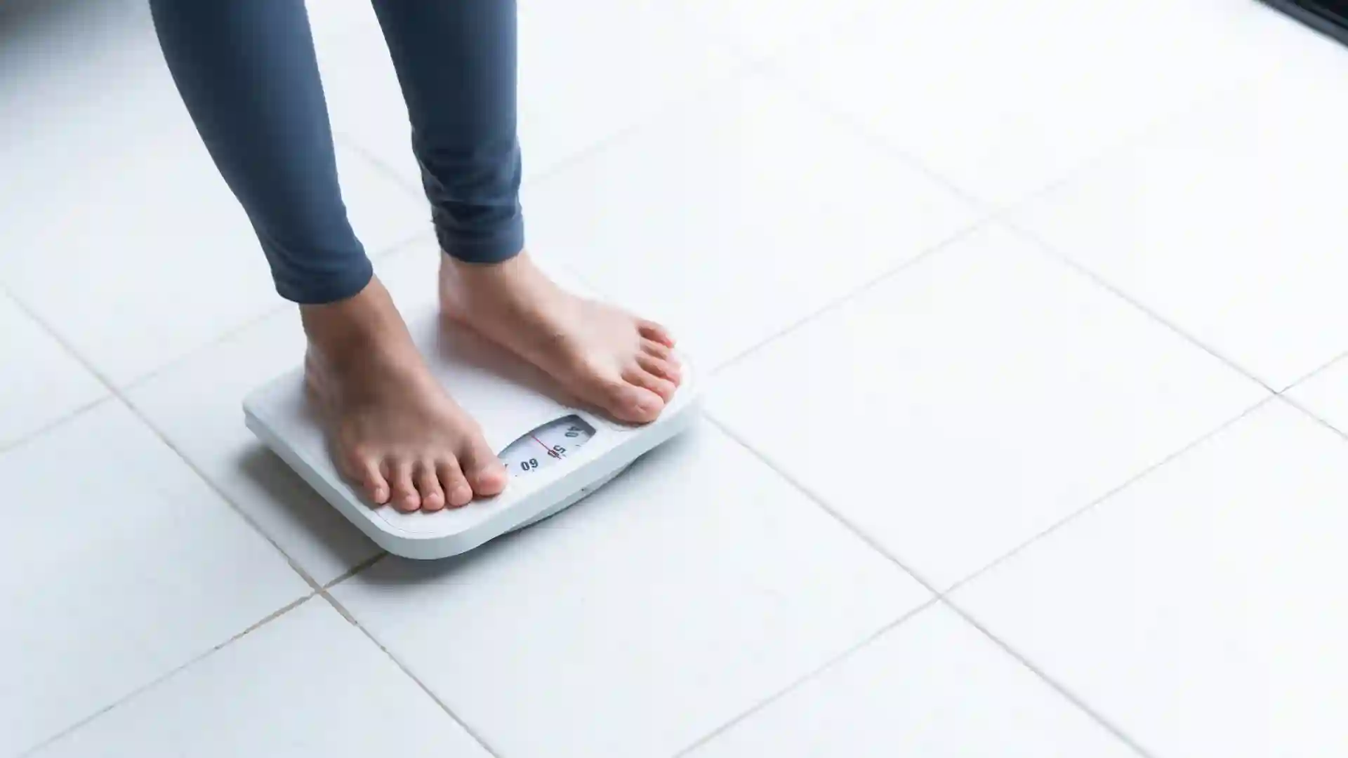 obsessing over weight loss is a sign of anorexia nervosa